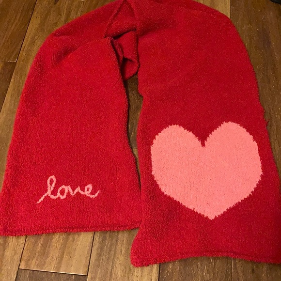 Kid’s Valentine’s Day themed scarf - Picture 2 of 3